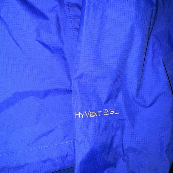 Northface Women’s Windbreaker - Picture 4 of 4